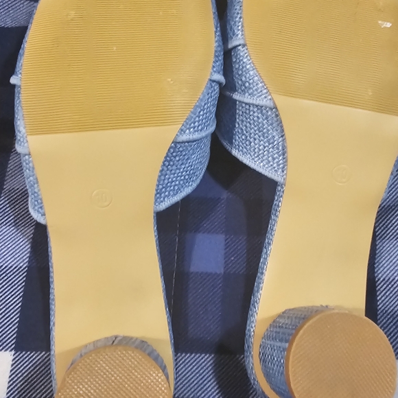 Zara Light Blue Textured Sandals - Picture 2 of 4